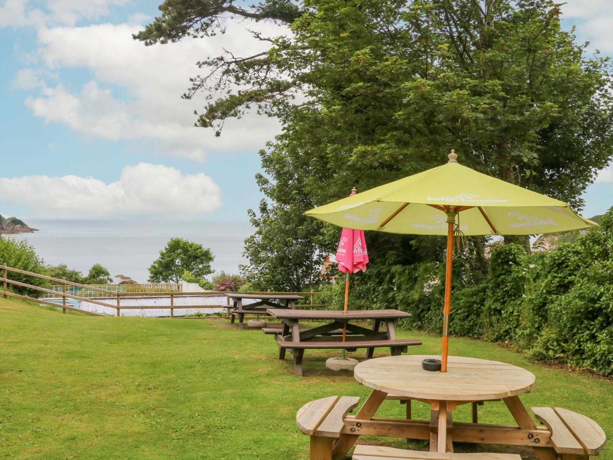 Ochenta Villa Combe Martin Buitenkant foto