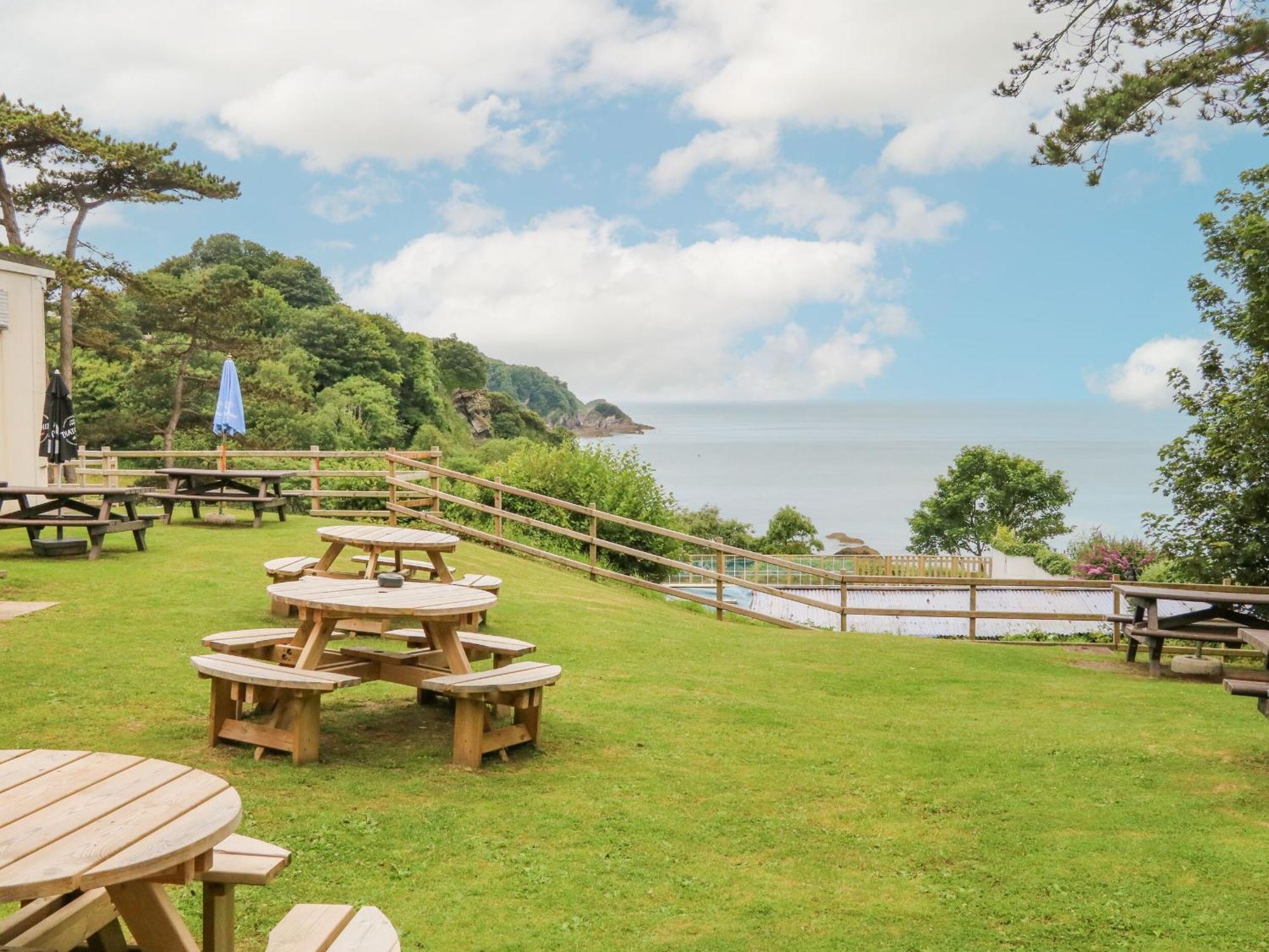 Ochenta Villa Combe Martin Buitenkant foto